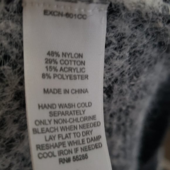 Cold shoulder/peep shoulder buffalo plaid soft sweater - Picture 2 of 2